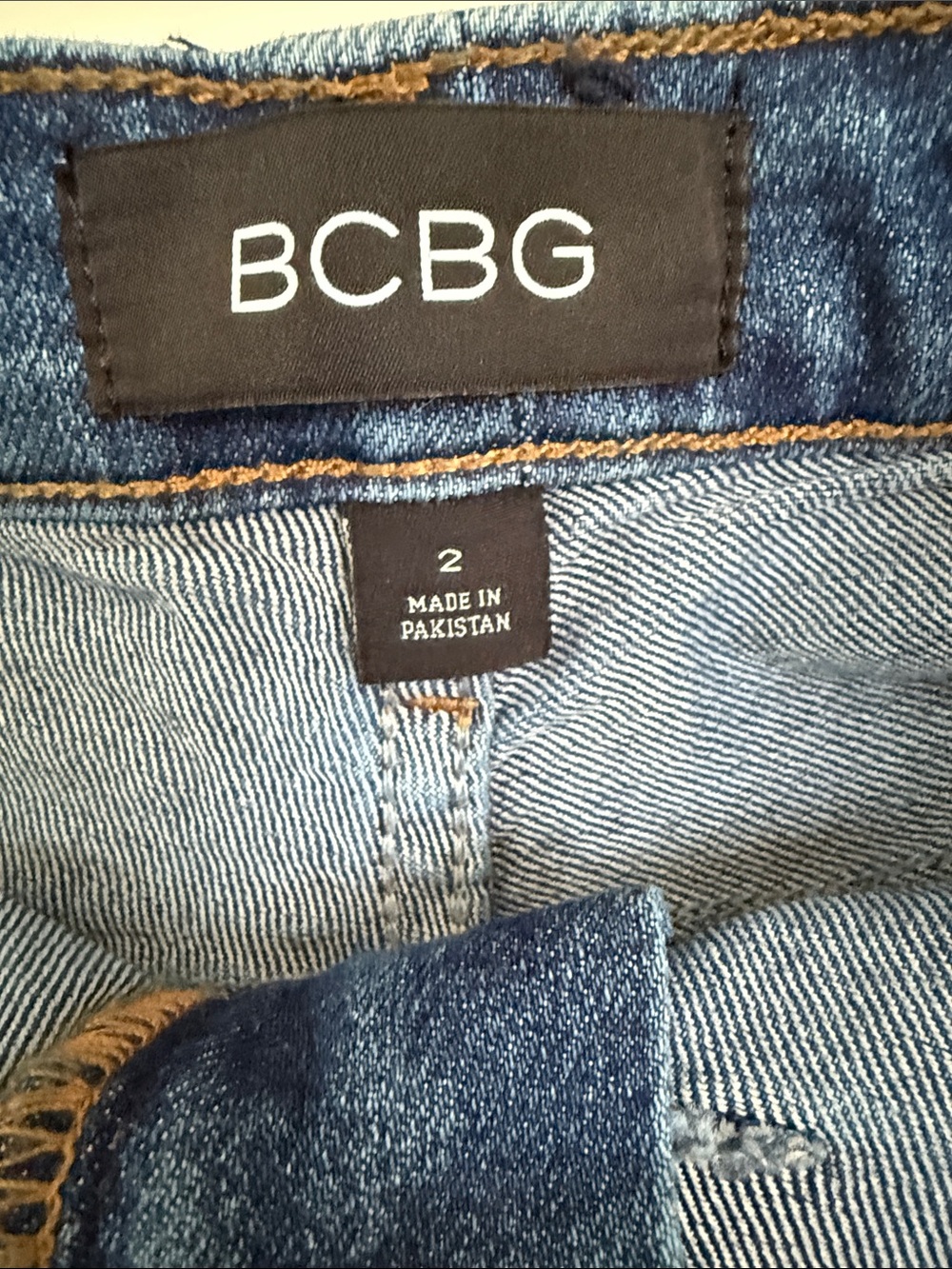 Women’s BCBG Barrel Jeans - Picture 3 of 4